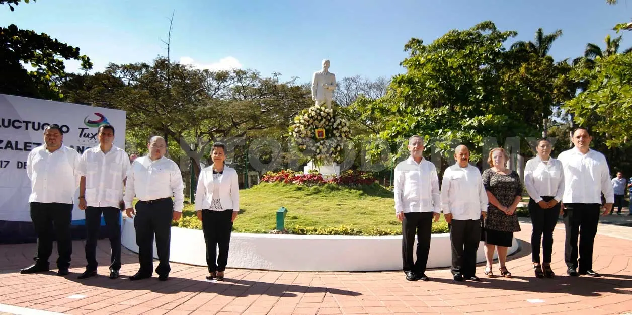 Reconocen legado de Salomón González