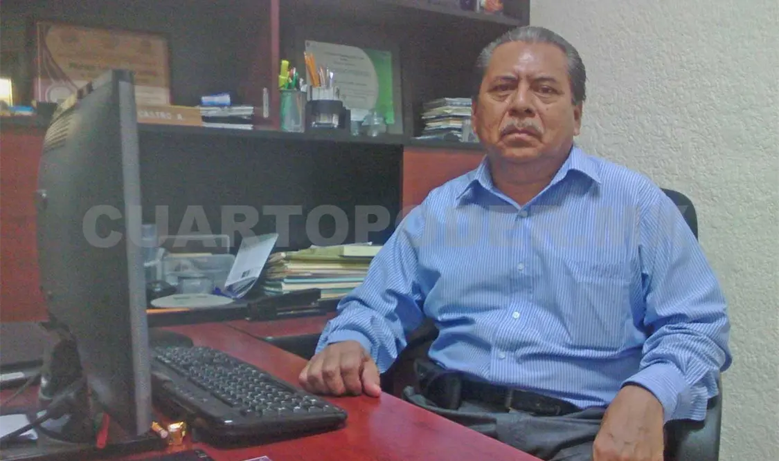 Cronista publica Historia de los textos de la Constitución