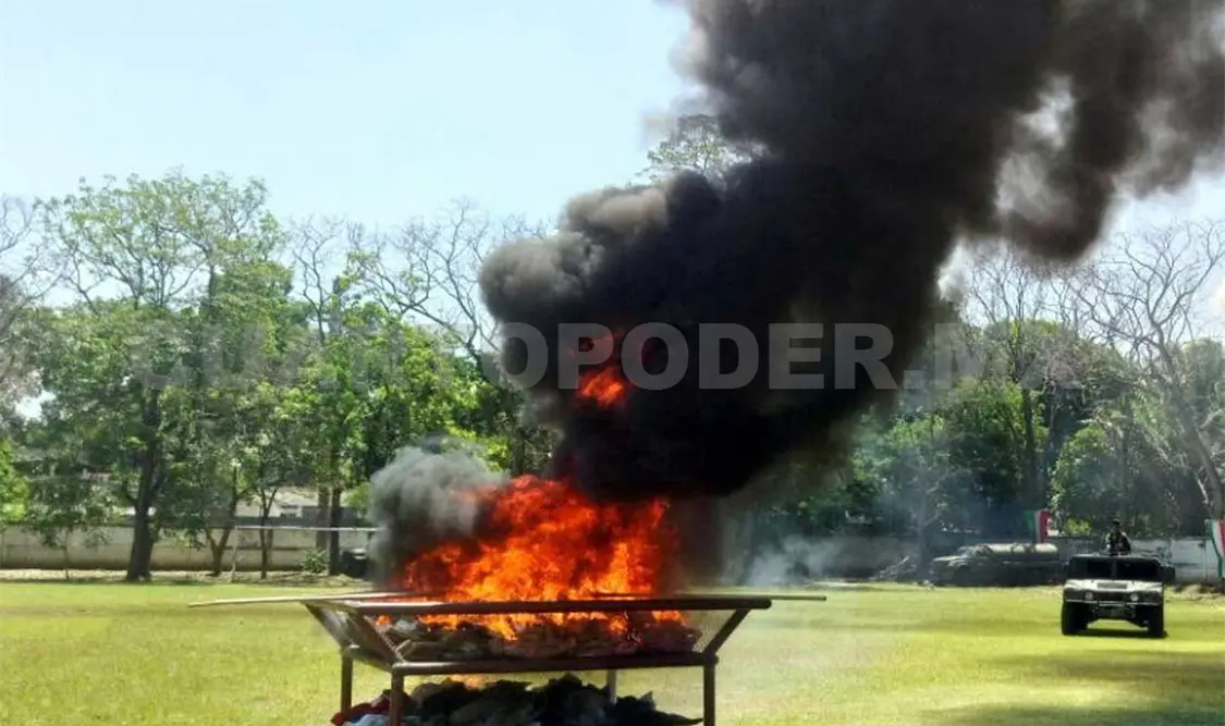 En presencia de autoridades militares y de la Procuraduría General de la República (PGR), se procedió a la destrucción de los narcóticos. Rafael Victorio / CP