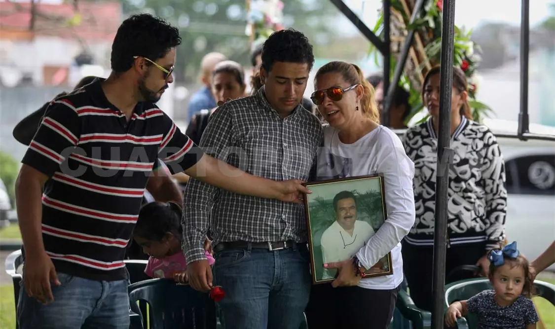 Entierran a Ricardo Monlui