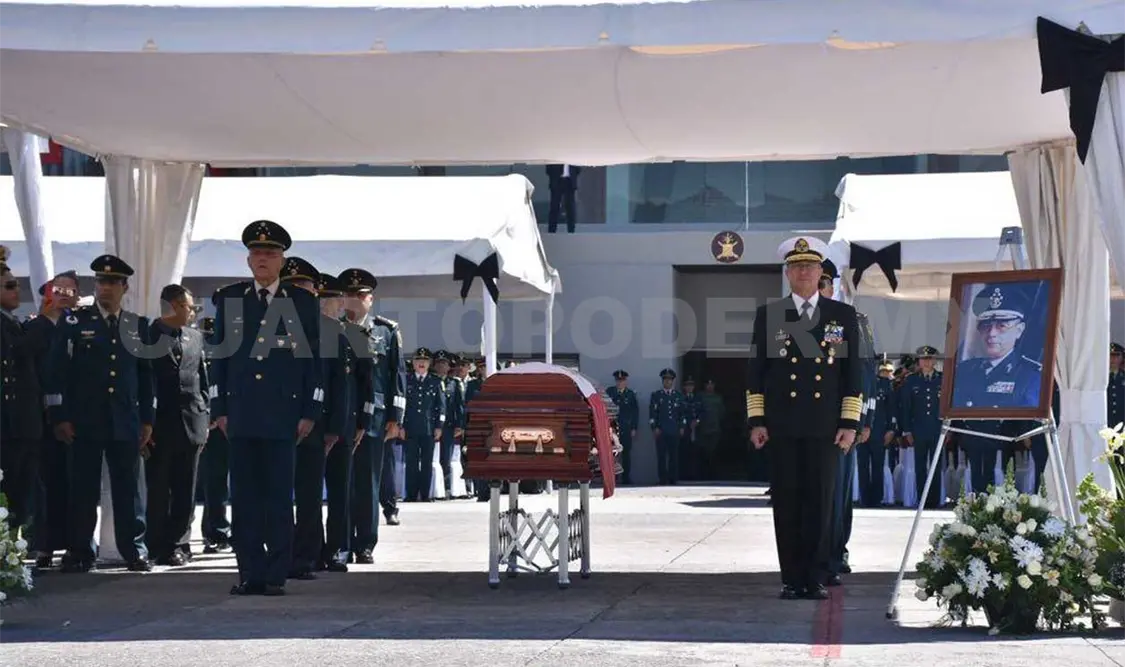 Realizan homenaje luctuoso a Riviello
