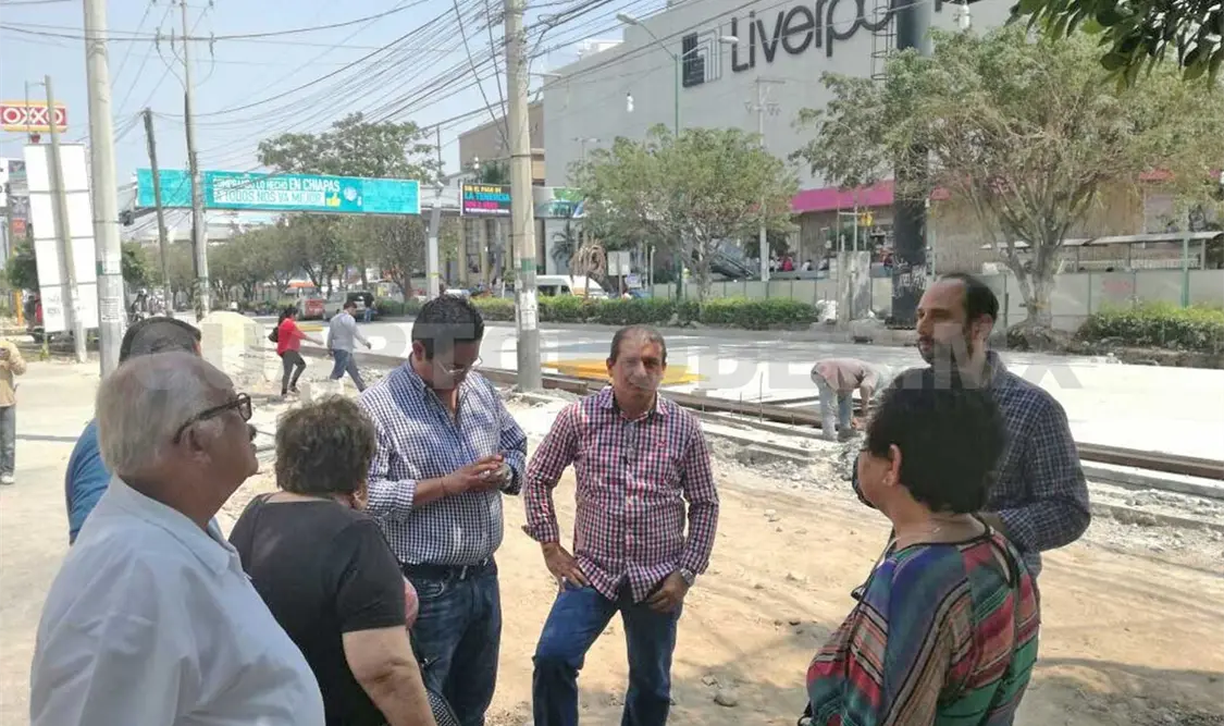 Resuelve SOPyC peticiones de vecinos en zona de obras
