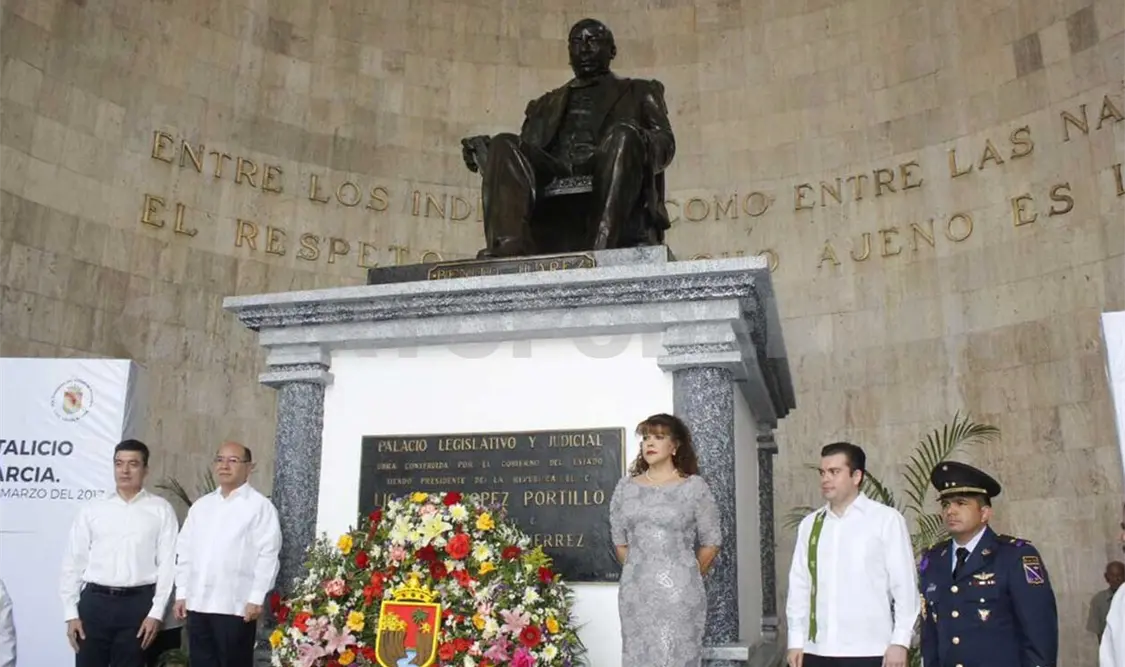 Rinden homenaje a Benito Juárez