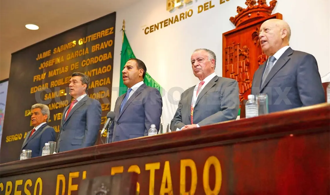 Otorgan medalla “Dr. Manuel Velasco Suárez” a Mariano Azuela Güitrón