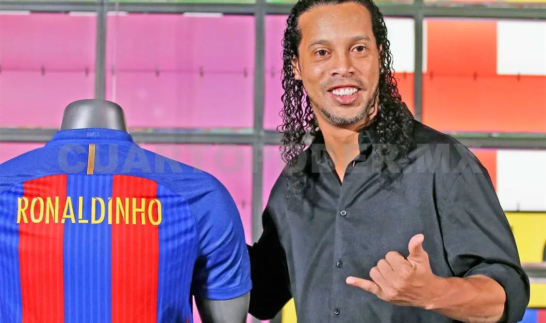 Ronaldinho, la sonrisa que revivió al Barça