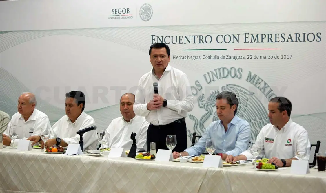 Firman convenio para dar trabajo a repatriados