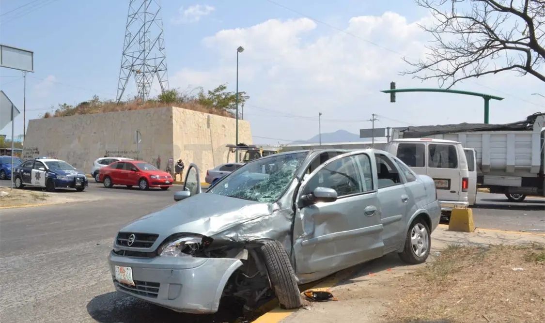 Semaforazo deja un lesionado
