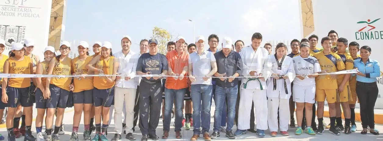 Inauguran MVC y titular de Conade Centro Multideportivo