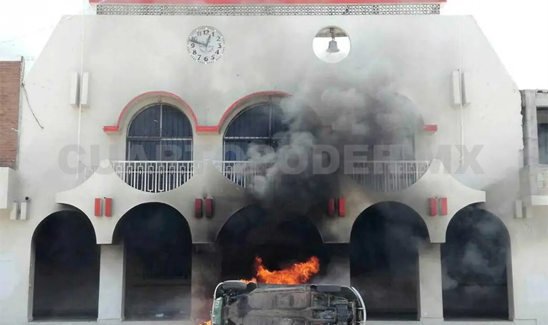 Manifestantes vandalizan Palacio Municipal