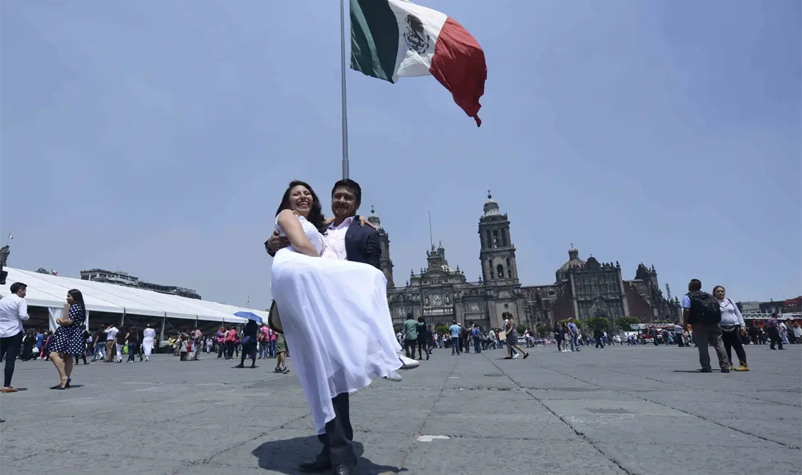 Rompen récord de boda colectiva; casan a más de 3 mil en CDMX