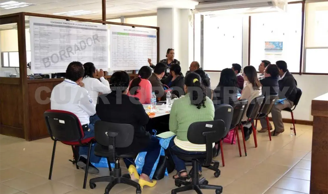 Realizan foro sobre partería y obstetricia