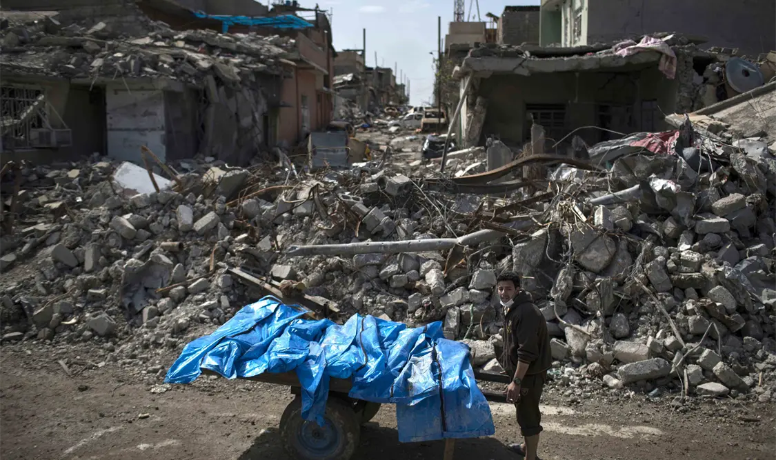 Recuperan 61 cuerpos de edificio de Mosul destruido en presunto ataque de EUA