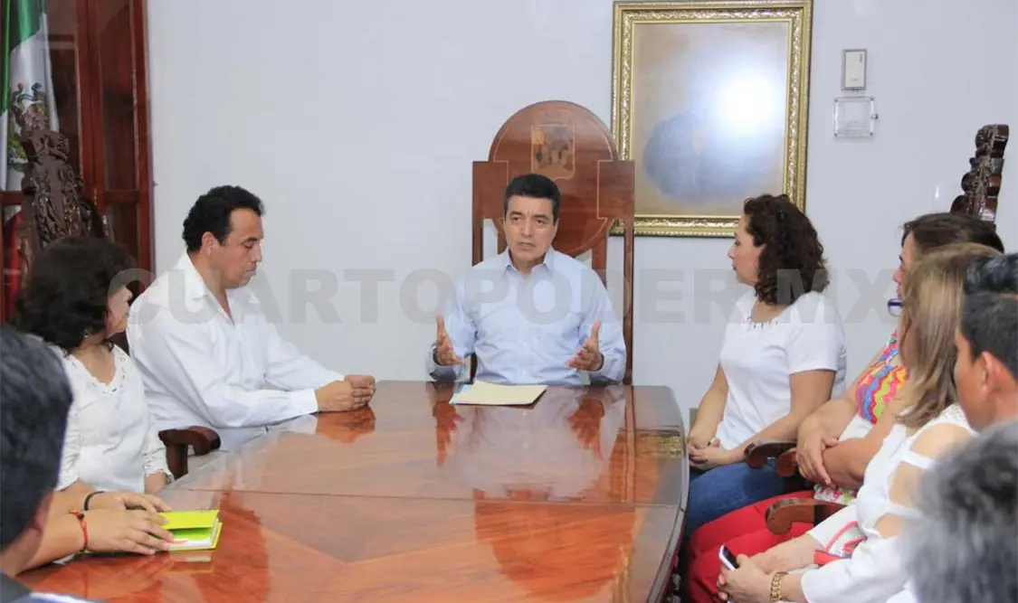 Recibe Rutilio Escandón a habitantes de SCLC