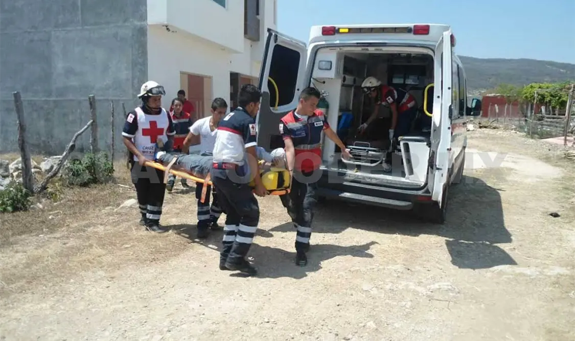 Sujeto se desploma de una vivienda