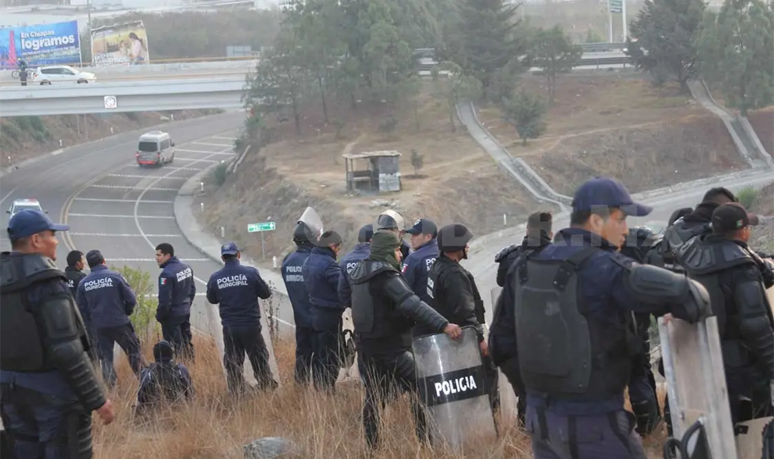 Restablecen libre tránsito en carreteras