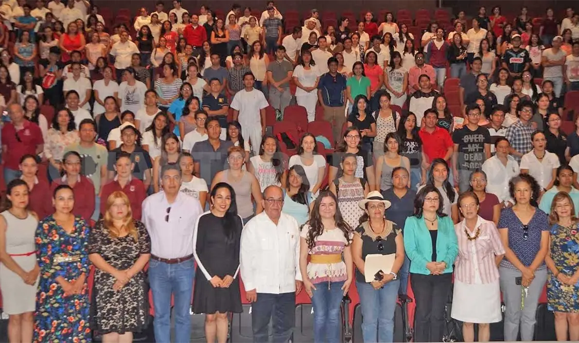 Firman convenio en favor de la igualad de género
