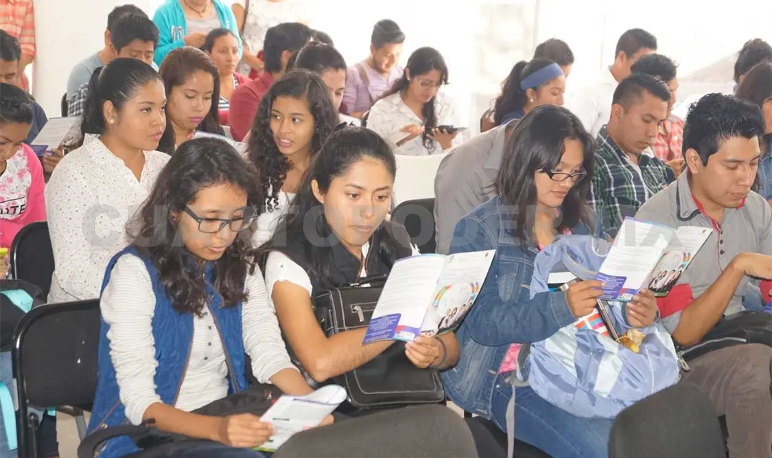 Invita a participar por beca al extranjero