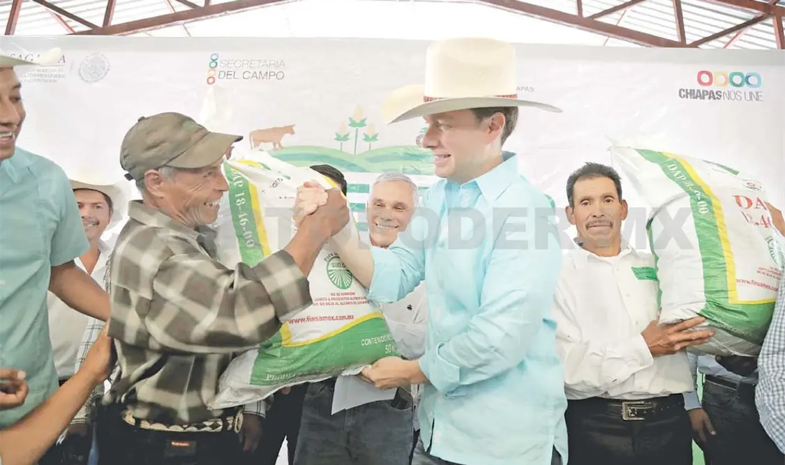 Entrega MVC fertilizantes y proyectos en la Sierra Mariscal