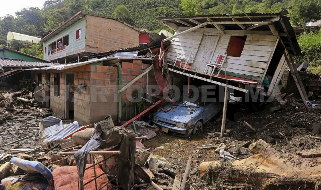 Esta es una de tantas casas completamente destruidas por el alud de lodo y piedras.