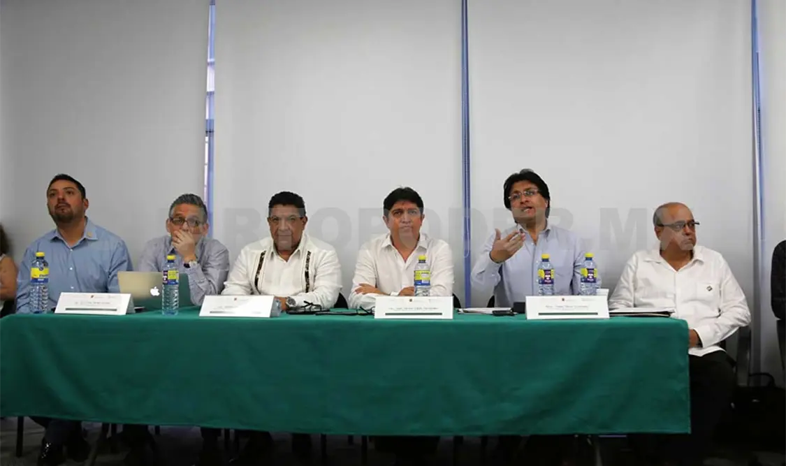Aspecto de la reunión entre autoridades federales y estatales, sobre el avance de las ZEE. Guillermo Ramos / CP