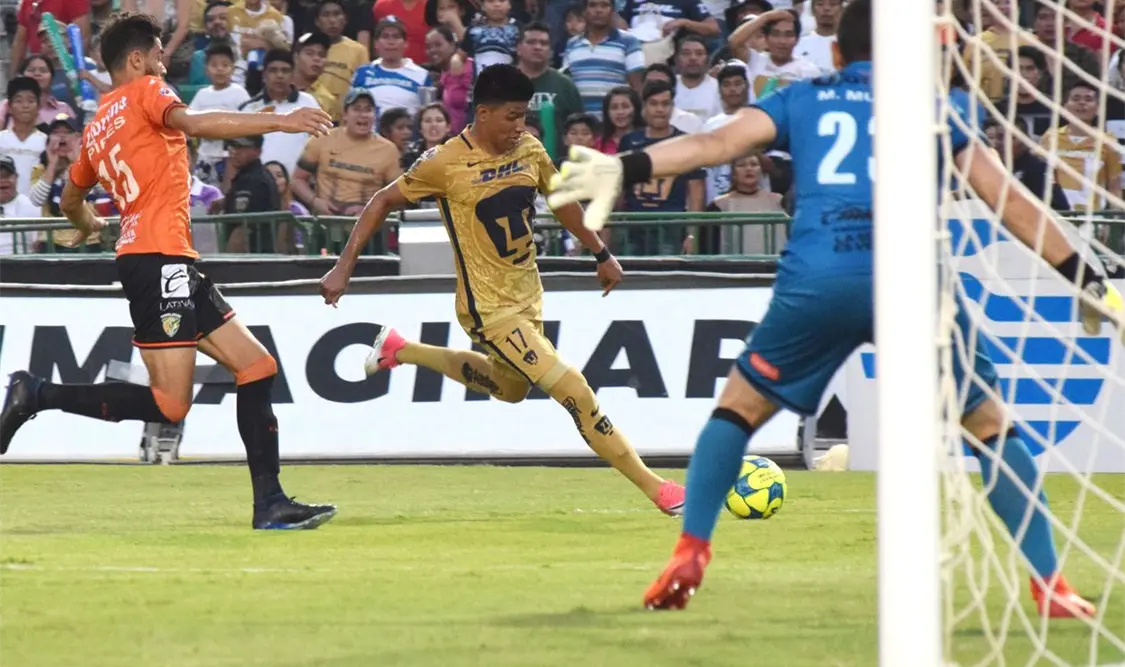 Pumas golea a Jaguares en el Estadio Zoque