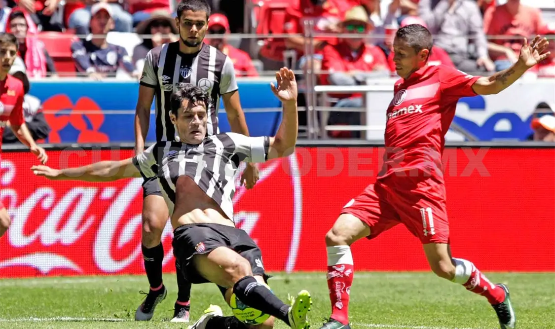 Toluca derrota 2-0 a Necaxa y es nuevo líder