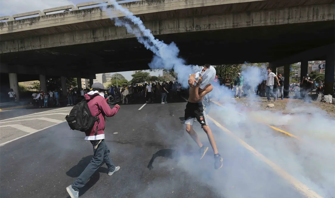 Asamblea venezolana suspende sesión luego de represión a protesta