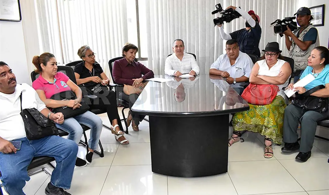 Reinstalan a trabajadores en huelga