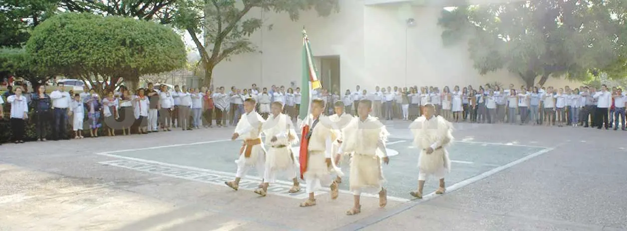 Reconocen participación de escuelas bilingües