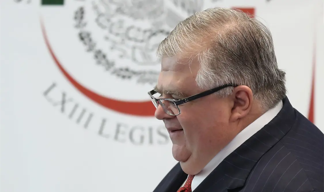 Gane quien gane en 2018, deberá mantener finanzas sanas: Carstens