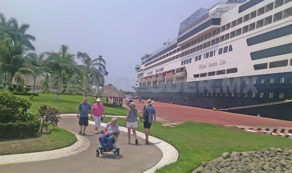 Continúan arribando cruceros