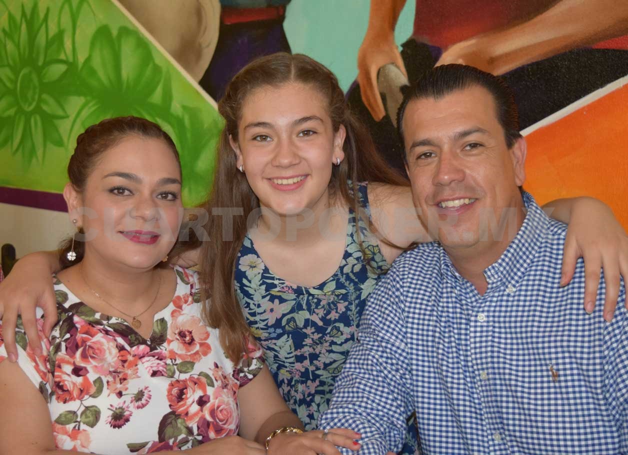 Capitalinos disfrutan ameno desayuno