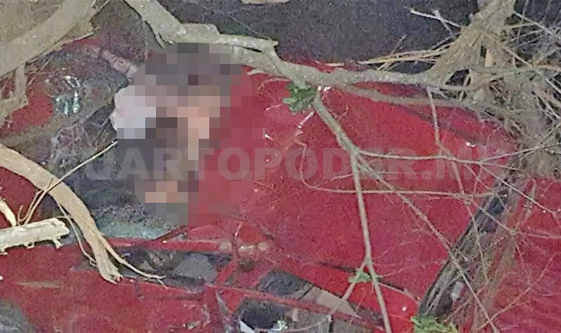 Cae camioneta a barranco; un muerto y 3 heridos