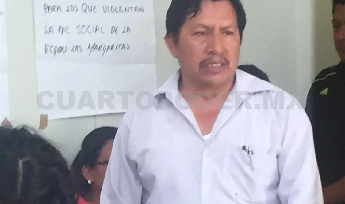Familias exigen liberación de profesor por conflicto