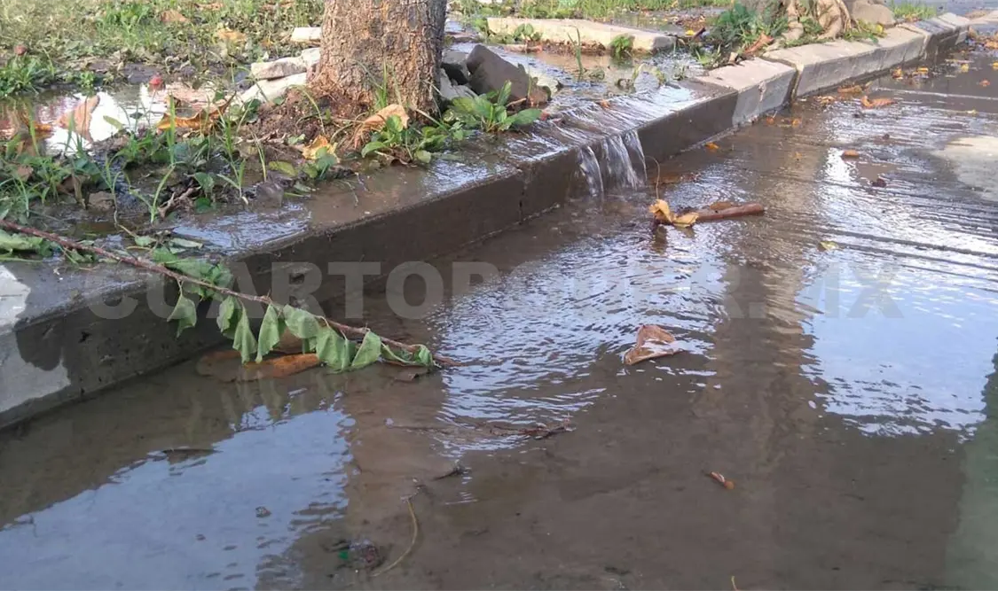 Por fuga, calle se vuelve “río”