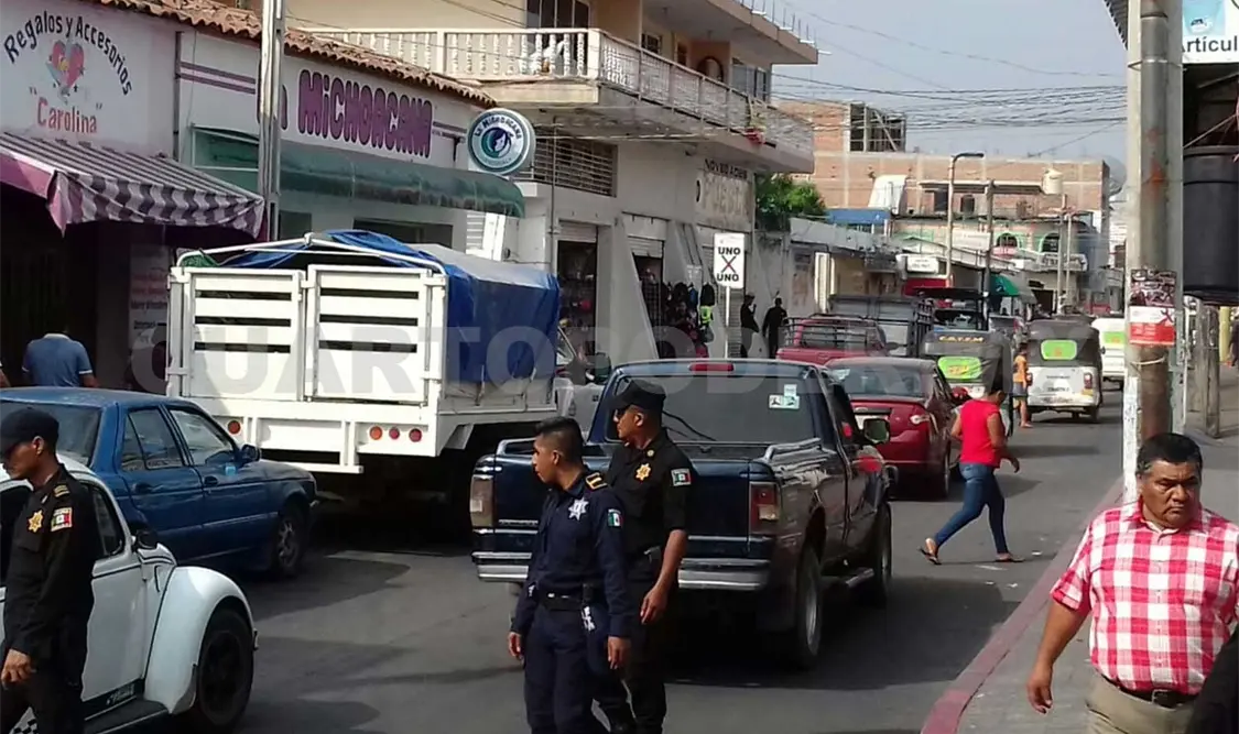 Retiran a vendedores ambulantes de Avenida Central