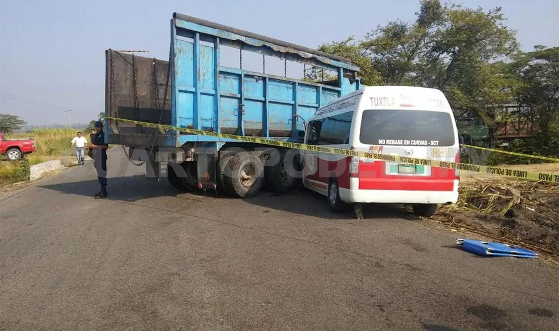 Unidad de pasaje se estrella en camión
