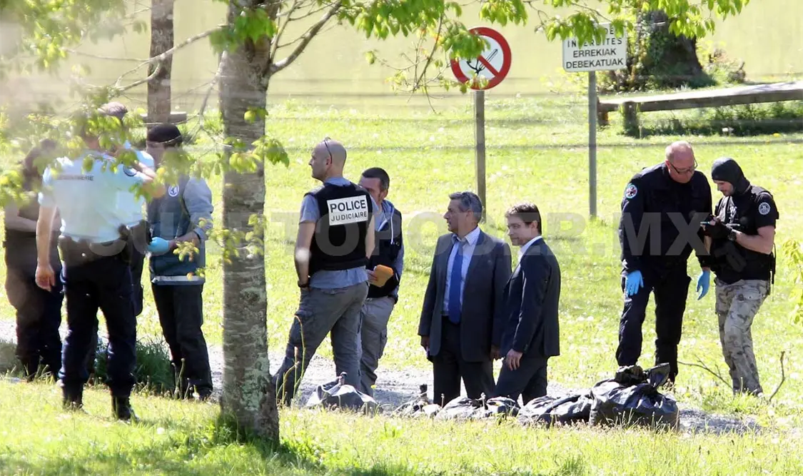 La policía francesa se ha presentado en algunos depósitos, y en cada lugar hay 20 observadores para verificar que se recogen las armas.
