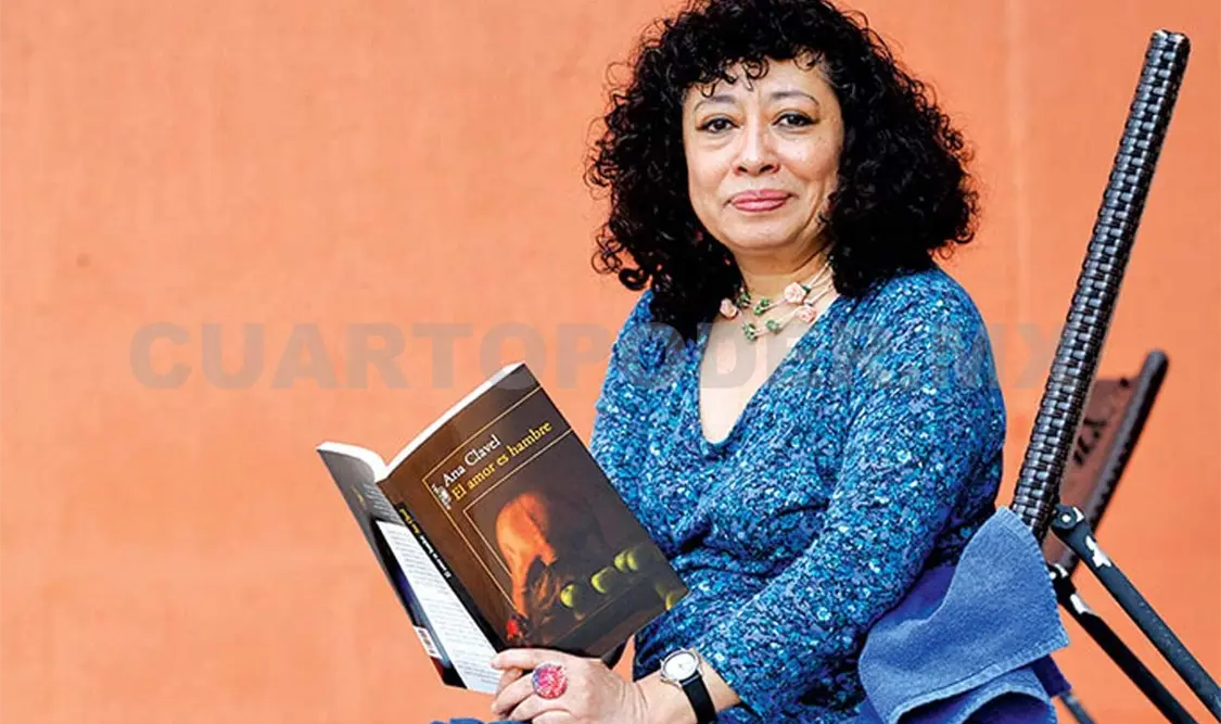 Ana Clavel, con su último libro, mismo que presentó el viernes a las 11:00 horas en el Museo Regional. Cortesía