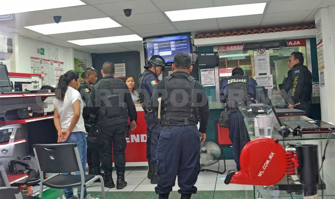 Los delincuentes portaban armas de fuego, tras encañonar a los empleados escaparon con el botín. Rafael Cabrera / CP