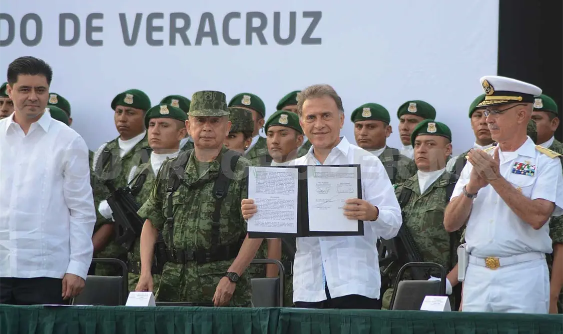 Arriban militares a Veracruz