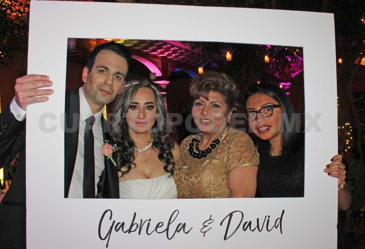 Gabriela y David se unen en matrimonio