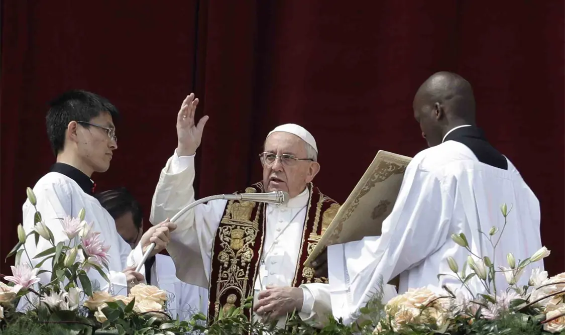 Papa Francisco lamenta violencia mundial e insta a construir puentes