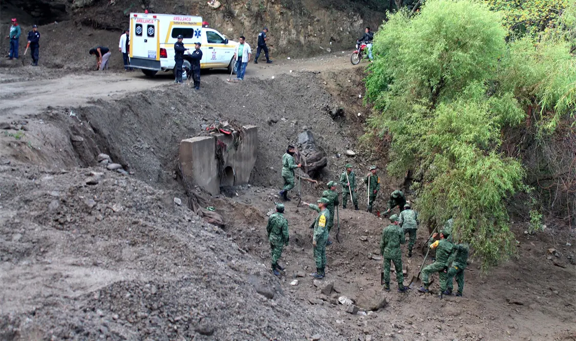 Desaparecen 4 personas tras tromba en Oaxaca