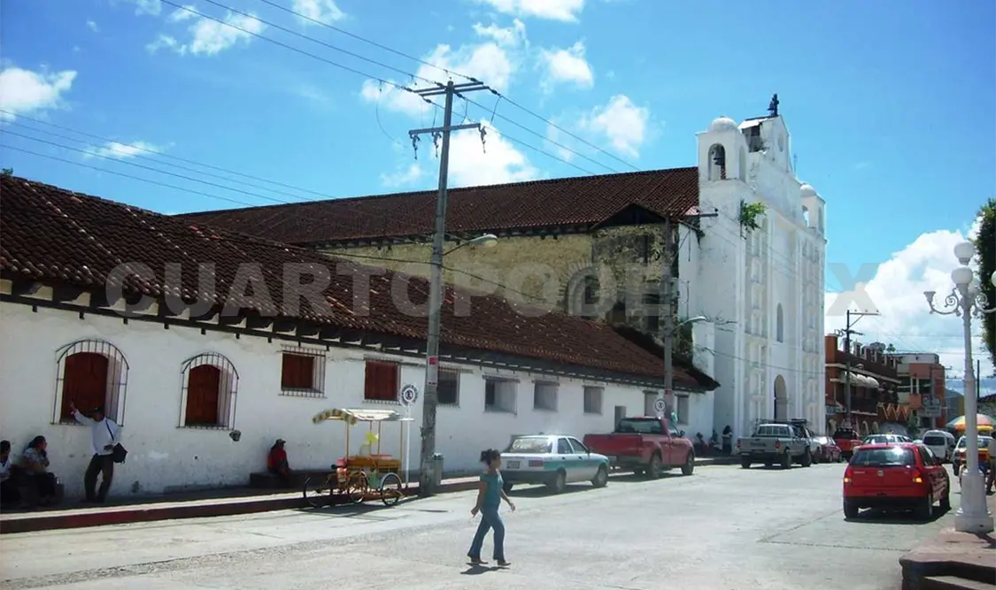 Bajo condición política entregan proyectos