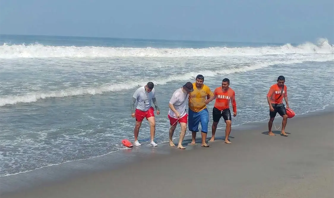 Rescatan a cinco bañistas