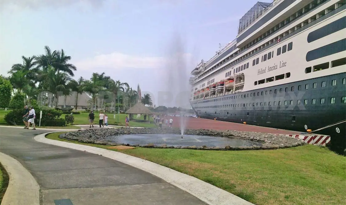 Reciben al crucero MS ZAAMDAM