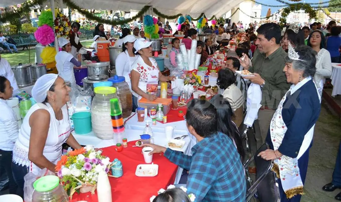 Muestra y venta del tamal en el Jueves de Feria