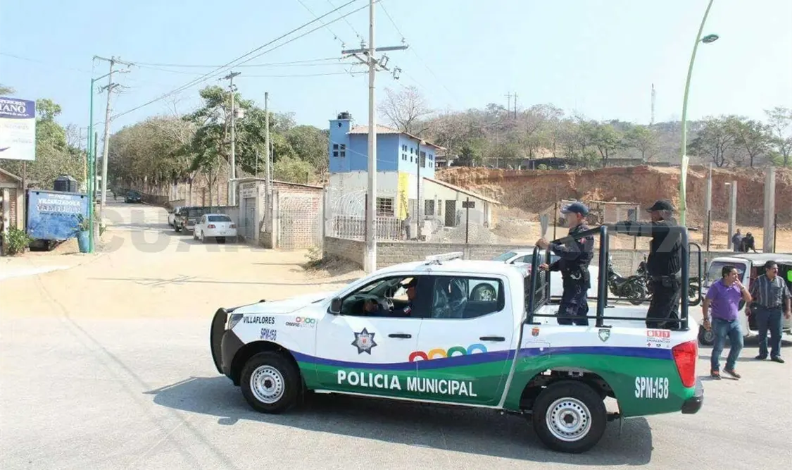 Estafan a joven tras salir de un banco