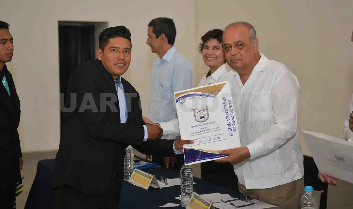 Egresan 50 profesionistas del Campus IX en Arriaga